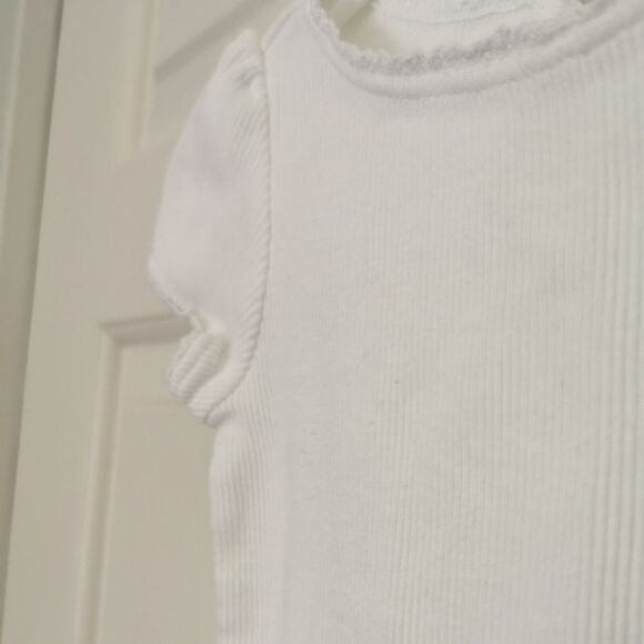 3/$15 Gap ribbed onesie size 3-6 m - Picture 2 of 5
